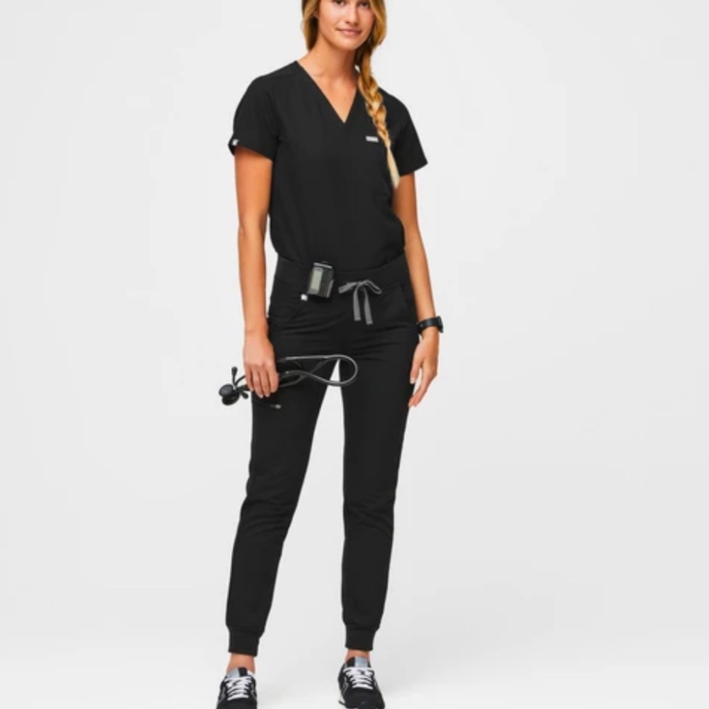 FIGS Zamora Joggers in Black